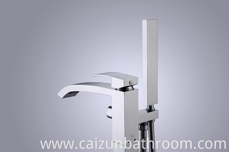 Freestanding Bathtub Faucet In Supporting Chrome